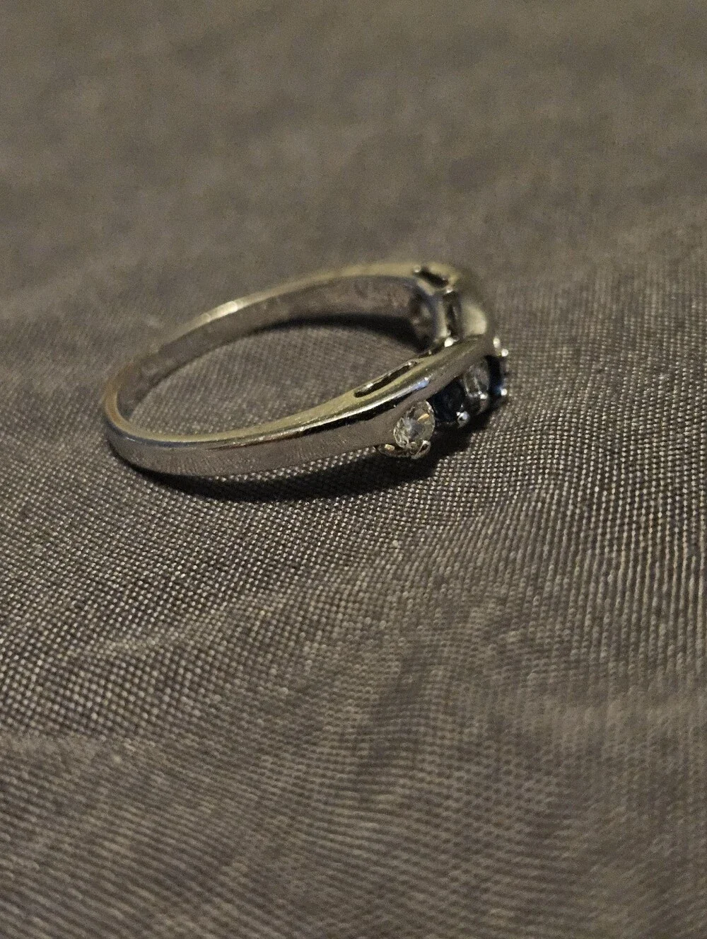 Wishbone Ring V-Shape Silver Tone Blue & White Stones Chevron Band Size 6.75